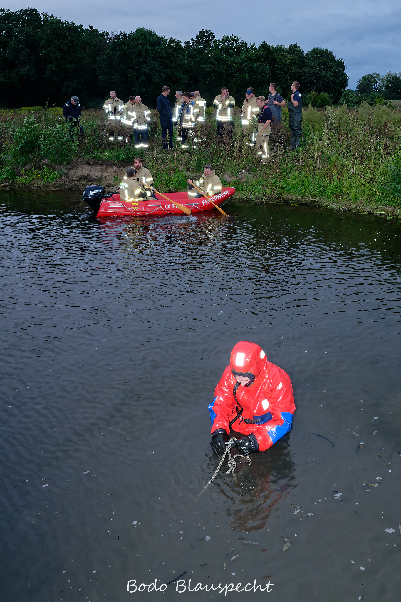 09.17 19.24 127   Feuerwehrübung   Steveraue WEB
